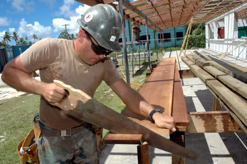 menuisier-LA CROIX SUR ROUDOULE-min_worker_construction_building_carpenter_male_job_build_helmet-893290